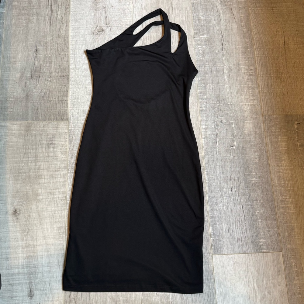 Elegant Black One-Shoulder Dress